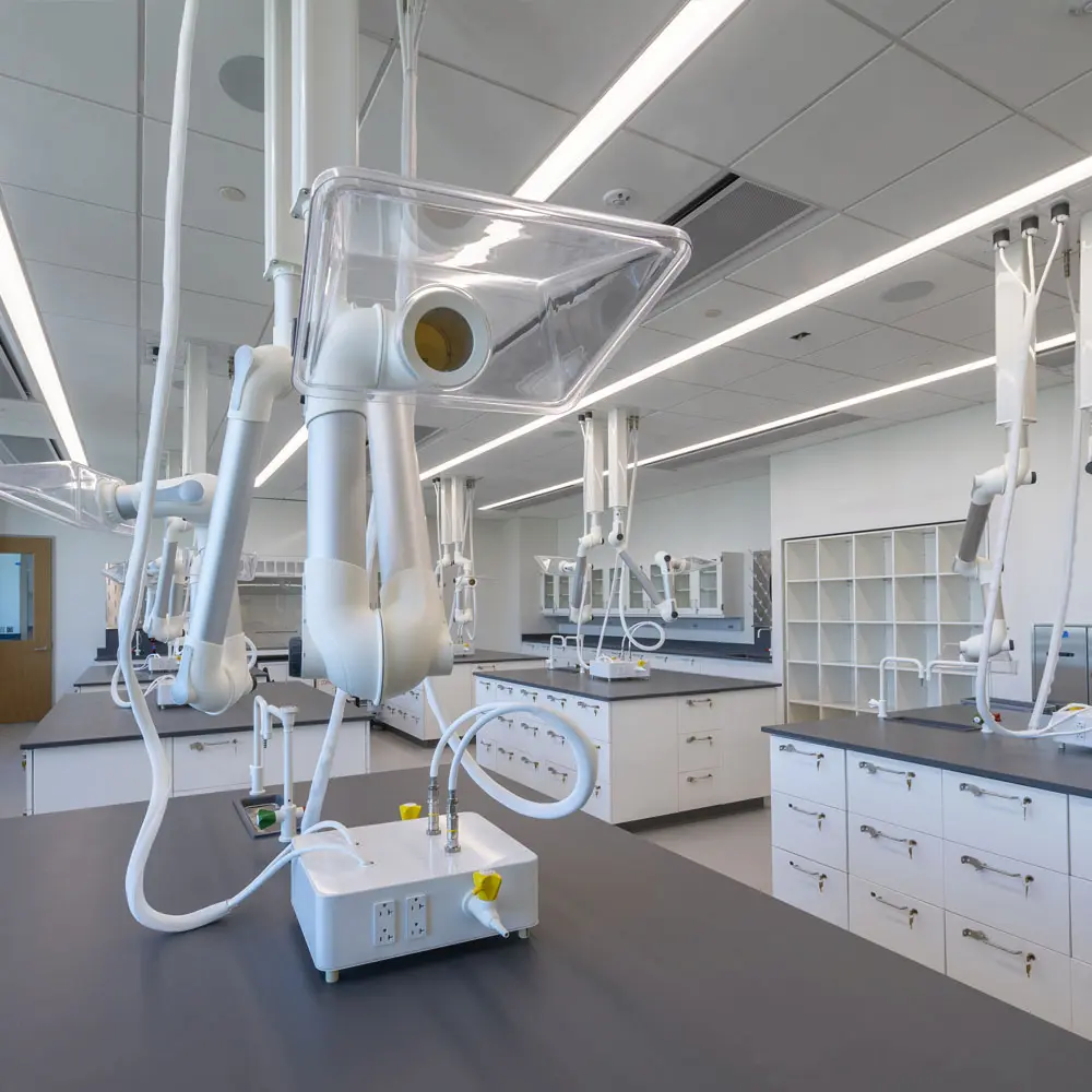Photo showing the interior of a VCU STEM laboratory.