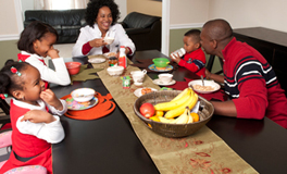 Ifey Utah, a resident in VCU's Department of Psychology, eating with her family