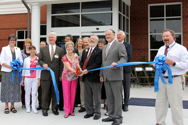 Ribbon-cutting ceremony for Solari Radiation Therapy Center