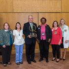 President of the American Hospital Association presenting the McKesson Prize to VCU Medical Center staff