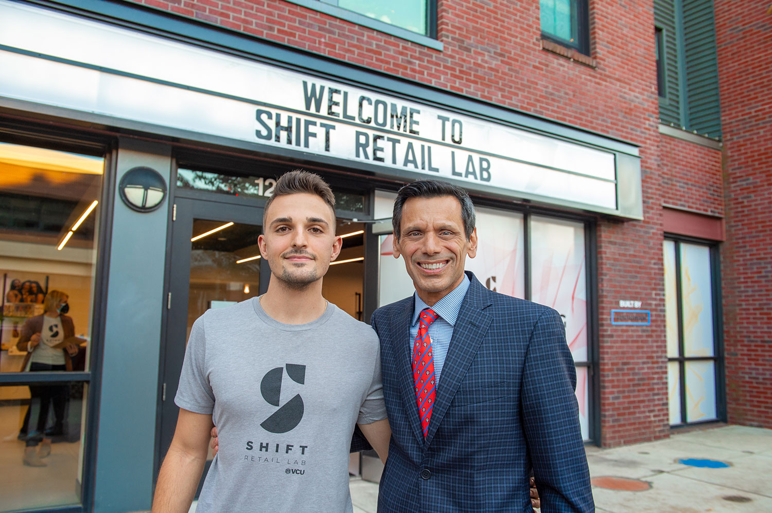 Julien Reininger and VCU President Michael Rao in front of Shift Retail Lab.